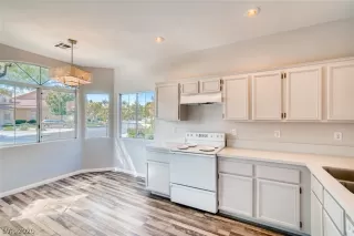 Photo #4: 2192517 Listing 