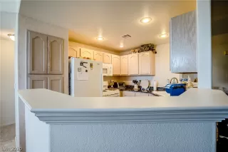 Photo #3: 2192619 Listing