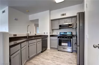 Photo #5: 2192631 Listing