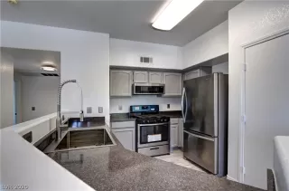 Photo #6: 2192631 Listing