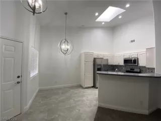 Photo #1: 2192635 Listing 