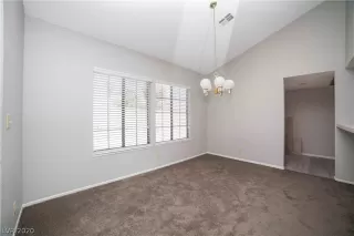 Photo #5: 2192649 Listing