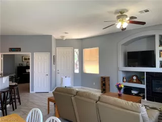 Photo #4: 2192683 Listing