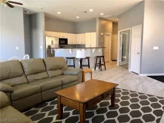 Photo #6: 2192683 Listing