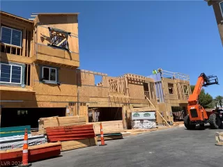 Photo #1: 2192899 Listing