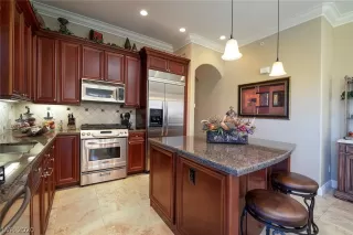 Photo #4: 2192917 Listing