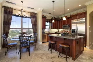 Photo #5: 2192917 Listing