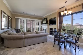 Photo #6: 2192917 Listing