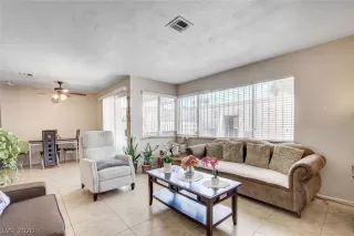 Photo #4: 2192947 Listing 