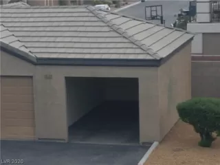 Photo #4: 2192972 Listing