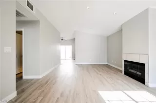 Photo #3: 2193039 Listing