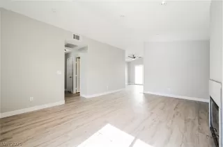 Photo #4: 2193039 Listing