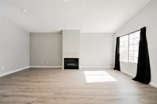 Photo #5: 2193039 Listing