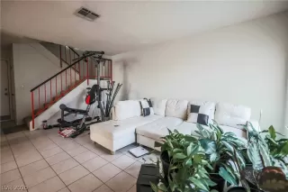 Photo #4: 2193074 Listing