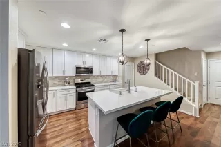 Photo #6: 2193117 Listing