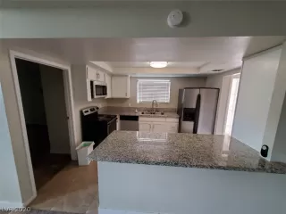 Photo #4: 2193501 Listing