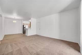 Photo #6: 2193508 Listing