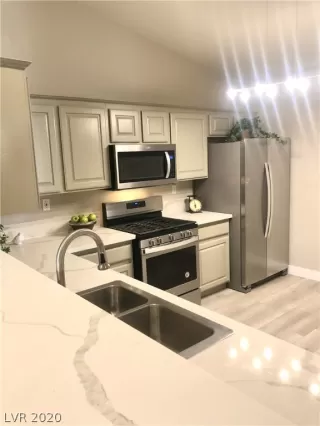 Photo #3: 2193593 Listing 