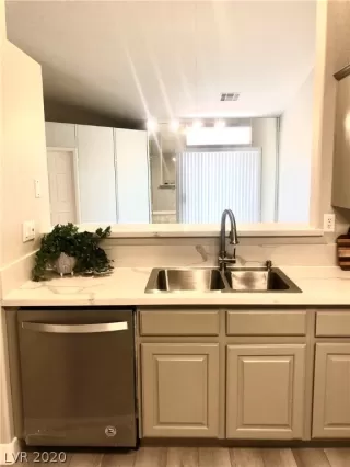 Photo #5: 2193593 Listing 