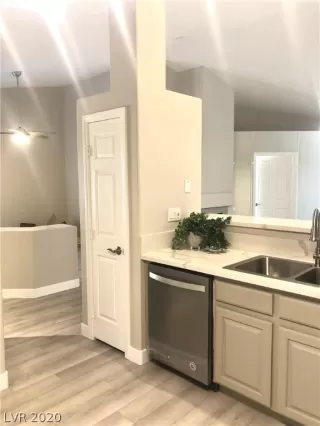 Photo #6: 2193593 Listing 