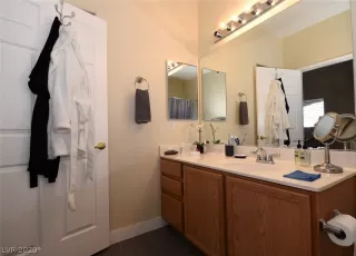 Photo #5: 2193635 Listing