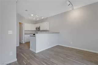 Photo #4: 2193664 Listing