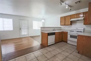 Photo #3: 2193672 Listing 