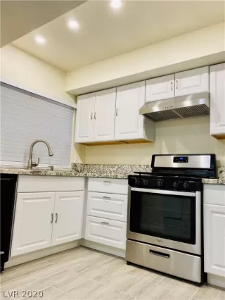 Photo #1: 2193696 Listing 