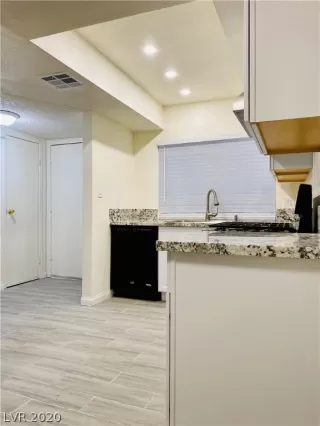 Photo #5: 2193696 Listing 