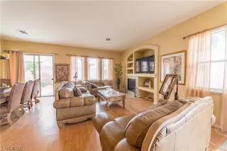 Photo #2: 2193702 Listing