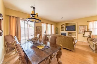 Photo #4: 2193702 Listing