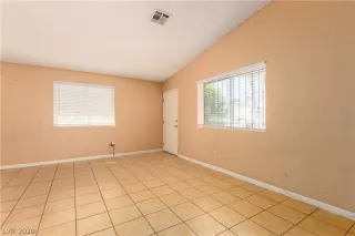 Photo #4: 2193739 Listing