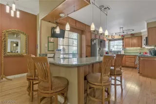 Photo #4: 2193759 Listing 