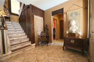 Photo #2: 2193782 Listing