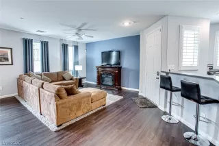 Photo #3: 2193824 Listing