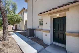 Photo #3: 2193958 Listing