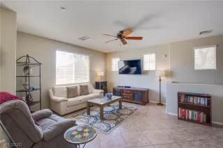 Photo #6: 2193958 Listing