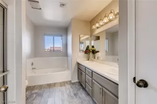 Photo #5: 2194082 Listing