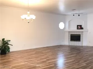 Photo #4: 2194096 Listing