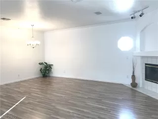 Photo #5: 2194096 Listing