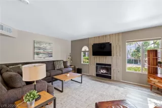 Photo #3: 2194143 Listing