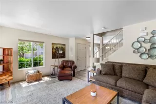 Photo #4: 2194143 Listing