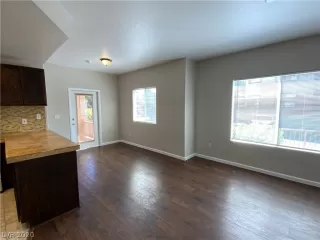 Photo #5: 2194144 Listing