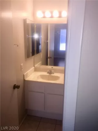 Photo #4: 2194221 Listing