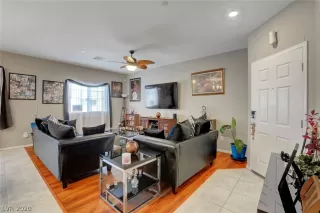 Photo #4: 2194257 Listing
