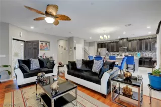 Photo #5: 2194257 Listing