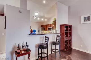 Photo #4: 2194371 Listing