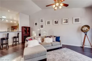 Photo #5: 2194371 Listing