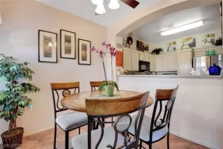 Photo #3: 2194409 Listing