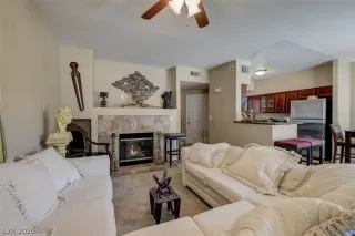 Photo #4: 2194430 Listing